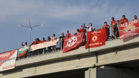 Фенове на ЦСКА плашат с блокиране на магистрала (СНИМКИ)