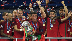 Новите еврошампиони посветиха трофея на португалска легенда (СНИМКА)