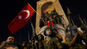 Събитията в Турция отложиха мач на легенди на 
