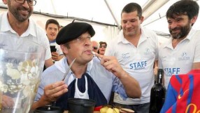 Френски кмет изяде плъх, след като подцени 