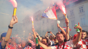 Въпреки загубата, Хърватия празнува като световен шампион (ВИДЕО)