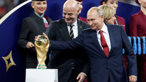 Сухият Путин и откраднатият медал - куриозите на финала в Русия (ВИДЕО)