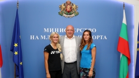 Министър Кралев убеди сестри Стоеви да продължат да се състезават за България