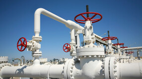 Казахстан започва продажби на петрол през азерския тръбопровод, за да заобиколи Русия