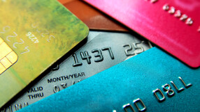 Управление на дълговете от кредитни карти: Стратегии за ефективно погасяване