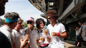 Уимбълдън: Колко струва да пиеш бира на един от най-скъпите спортни турнири?