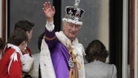 Чарлз III получи корона с 43 скъпоценни камъка в Шотландия
