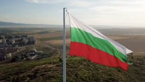 Пилон до пилона: И Ямбол издигна българския флаг на 55 метра