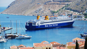 Препълнени фериботи в Гърция заради наближаващ празник