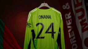 След 104 сухи мрежи: Онана подписа за 5 г. с Юнайтед (ВИДЕО)