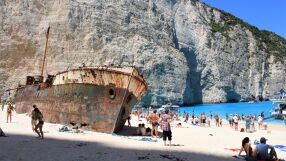 Въпреки пожарите, в Гърция не очакват спад на броя на туристите