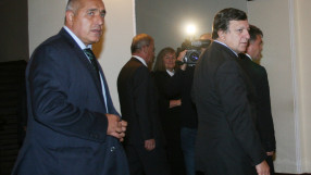 Барозу удари рамо на Борисов