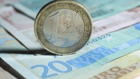 Еврото падна до двумесечен минимум