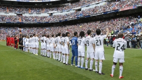 Легенди на Реал (Мадрид) и Ливърпул изиграха благотворителен мач (ВИДЕО)
