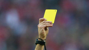Скандално: Футболист нокаутира съдия заради жълт картон (ВИДЕО)
