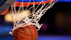 Аматьор стресна баскетболисти от НБА с уменията си (ВИДЕО)