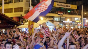 Лудост от Бордо до Загреб! Как хърватските фенове отпразнуваха победата над Испания