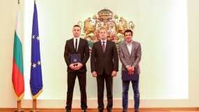 Почетен знак на президента за Бербатов и Фиго (ВИДЕО)