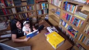 „Вярваме в доброто”: Семейство събира книги за селските библиотеки