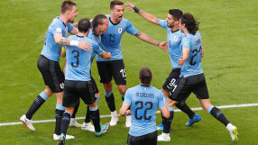 Уругвай приземи Русия и спечели групата (ГАЛЕРИЯ)