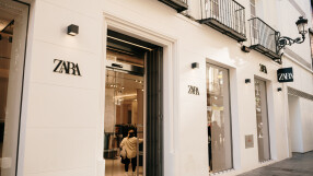 Компанията собственик на Zara увеличи печалбата си с 24%