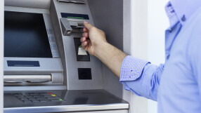 Броят на банкоматите у нас намалява, а на ПОС терминалите продължава да расте