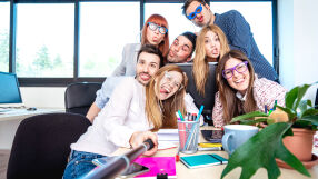 По-депресирани на работното място - притесненията на поколението Z в офиса (ВИДЕО)