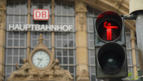 Светофарите на Евро 2024 показват „червен картон“, за да не пресичаш (СНИМКИ)