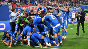 Италия възкръсна в последните секунди и е на осминафинал (ГАЛЕРИЯ)