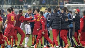 Сигнални ракети, бой между футболисти и ексцесии по трибуните в Подгорица (ВИДЕО)