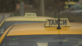 Депутати предлагат да се върне патентният данък за такситата