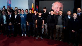 Футболистите на Барселона почетоха паметта на Йохан Кройф (ВИДЕО)
