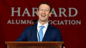 Марк Зукърбърг на 40 г.! 10 любопитни факта за основателя на Фейсбук (СНИМКИ + ВИДЕО)