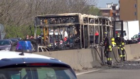 Мъж отвлече автобус с ученици в Италия и се опита да го подпали