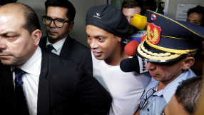 Роналдиньо излезе от затвора срещу 1,6 млн. долара
