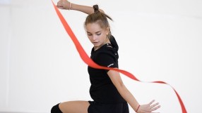В художествената гимнастика днес: Топка, бухалки и... тоалетна хартия (ВИДЕО)