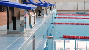 Федерацията по плуване ограничи транссексуалните да се състезават при жените
