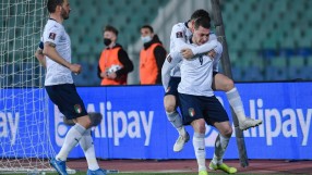 Спорна дузпа и дебютен гол донесоха на Италия исторически успех в София