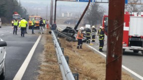 Военнослужещ помогна на пострадали в горящ автомобил край Благоевград 