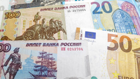 Руската рубла стигна близо 4-седмичен максимум спрямо долара 