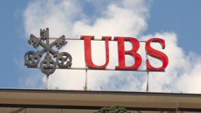 Историческа сделкa в опит да се спре банковата криза - UBS купува закъсалата Credit Suisse
