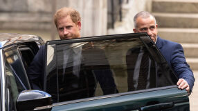 Принц Хари е в Англия заради съдебно дело, но няма да се види с брат си и баща си
