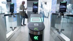 Пътниците на Летище София вече сами ще сканират бордните си карти