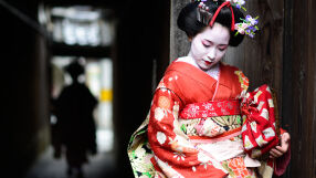 Заради лошо поведение: Киото забранява на туристите да влизат в части от квартала на гейшите 