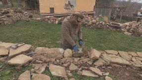 „Сухата зидария може да издържа хилядолетия“: Майсторът Христо Тоцев за страстта му към камъка
