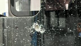 Нападение над автобус с пътници в Бургас (СНИМКИ и ВИДЕО)