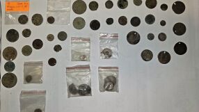 Спецоперация: Откриха старинни монети в джип на иманяр (СНИМКИ)