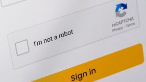 Какво се случва, когато щракнете върху „Аз не съм робот“? Отговорът би разтревожил мнозина