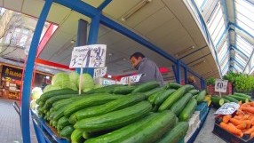 Инспектори проверяват „родно производство” ли са зеленчуците