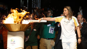 Олимпийският огън продължава да пътува